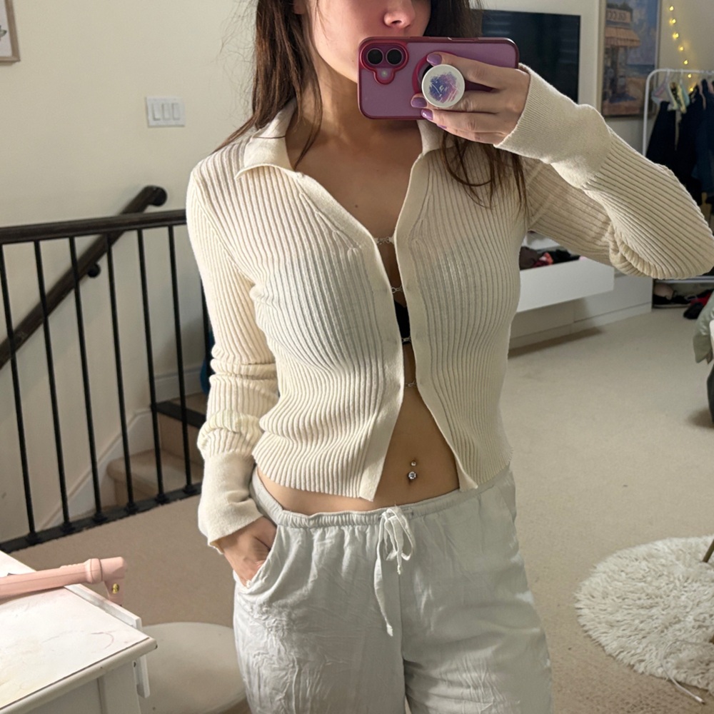 Women's V-Neck Sweater | Size S